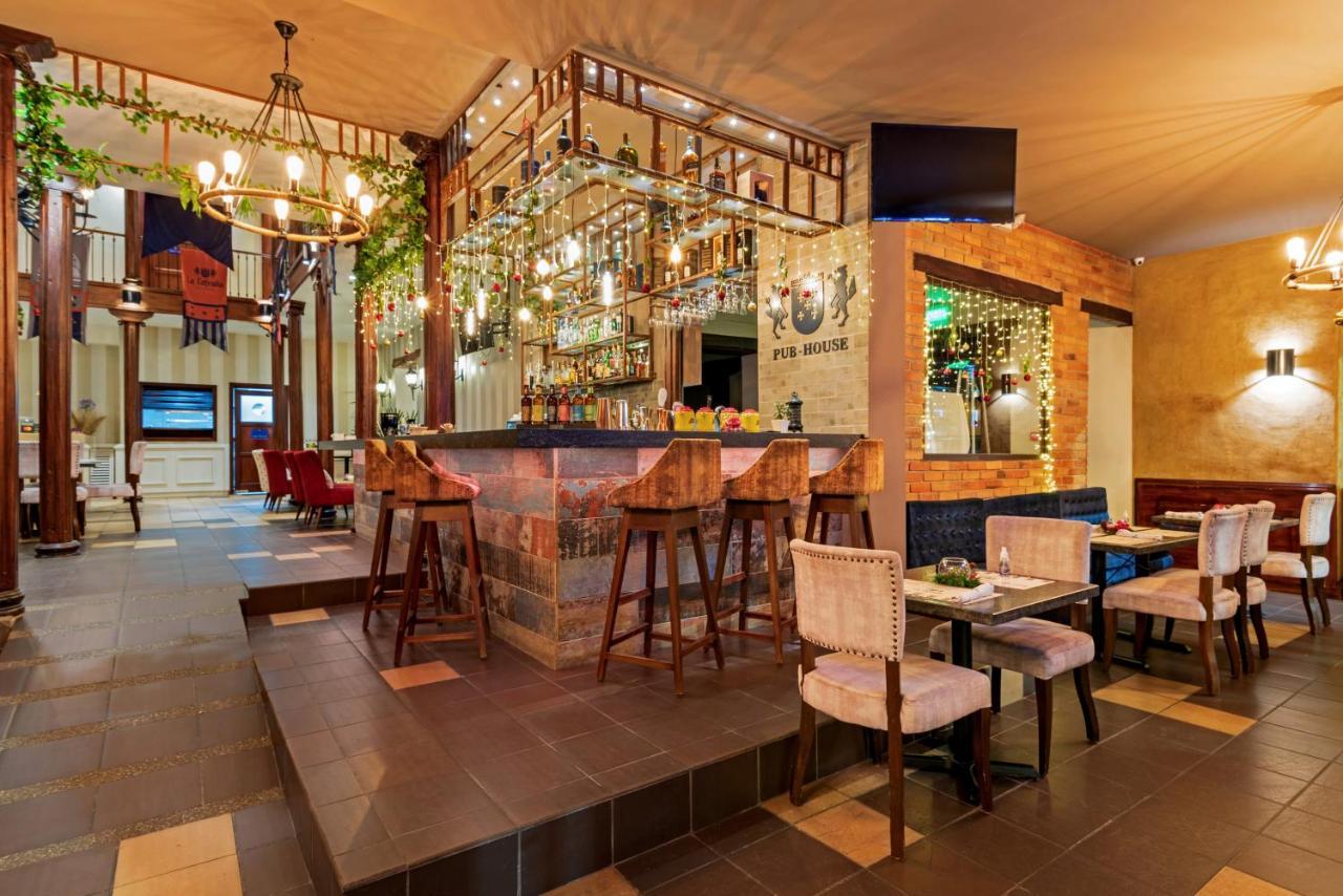 Hotel La Cofradia Pub-House クエンカ エクステリア 写真